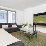 Modern 3 Bed 2 Bath Apartment Hyde Park