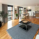 Superfast Broadband 2Bd City Flat Farringdon