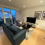 Luxury 2 Beds Apartment In White City