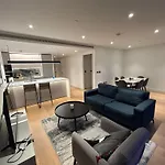 Luxury 2 Beds Apartment In White City
