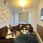 Lovely Three Bedroom Apartment Central London