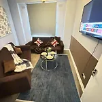 Lovely Three Bedroom Apartment Central London