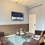 Lovely Three Bedroom Apartment Central London