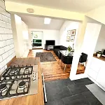Stylish Top Floor Flat In The Heart Of Camden!