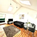Stylish Top Floor Flat In The Heart Of Camden!
