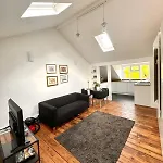 Stylish Top Floor Flat In The Heart Of Camden!