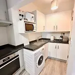 Charming Studio Apartment In Lee