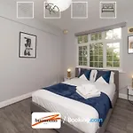 Two Bedroom Apartment By Buonomo Stays Short Lets & Serviced Accommodation With Balcony