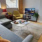 1-Bed Apartment, Close To Kensington Olympia With Free Wi-Fi & Netflix
