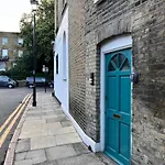 Stylish One Bedroom Apartment In The Heart Of Angel