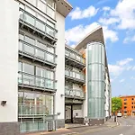 Chic Apartment Near Tower Bridge