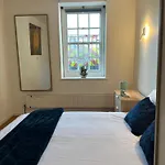 2 Bedroom Flat In Kingscross, St Pancras! 6 People