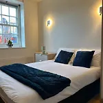 2 Bedroom Flat In Kingscross, St Pancras! 6 People