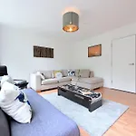 4 Bedroom Patio House Regent\'S Park - Parking