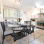 4 Bedroom Patio House Regent\'S Park - Parking