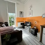 Central, Compact And Fashion Flat For 4 People With Breakfast In Kensington Zone 1