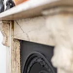 Elegant & Spacious Apartment - Minutes To Kensington