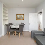 Lovely & Bright 1 Bedroom Flat In London\'S Zone 2