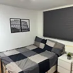 Double Bed Room With En-Suite & Free Parking In Cricklewood Nw2