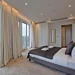 Kings Cross 2 Bed With City Views, Ac, Balcony