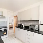 Two Bedroom Apartment By Buonomo Stays Short Lets & Serviced Accommodation In Balham With Balcony