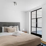 Heart Of Holborn - 2Br With Patio - Cityapartmentstay