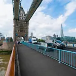 Cosy Two Bed Serviced Accommodation In Tower Bridge London Bridge - Perfect For Long Stay, Business, Leisure And Relocations