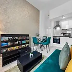 1B Flat, Sleeps 5 In Finchley Tw18