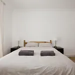 Well Located South Kensington Flat