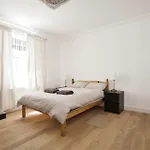 Well Located South Kensington Flat