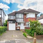 Modern Spacious 4-Bed House