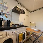 Comfortable Doble Room Close Hide Park