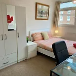 Cosy 3 Bed Apt, Old Truman Brewery! Brick Lane, London, E1