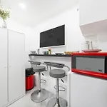 Comfy Small Basement Studio In Kensington Olympia
