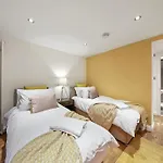 Stylish Apartment In Euston And Near Camden With Private Roof Terrace