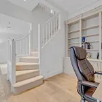 The Belgravia Place - Stunning & Bright 2Bdr Home