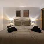 Luxurious & Modern Townhouse In Hammersmith