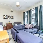 Large Studio By Finsbury Park