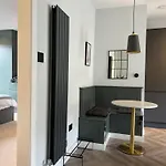 Convenient Clapham Junction Flat