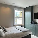 Convenient Clapham Junction Flat