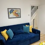 Beautiful Newly Renovated House Sleeps 6 People, Only 12 Minutes By Tube To Oxford Circus