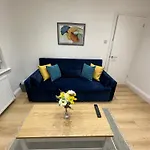 Beautiful Newly Renovated House Sleeps 6 People, Only 12 Minutes By Tube To Oxford Circus