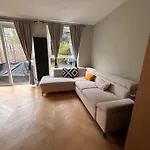 Unique And Stylish 2-Bed Maisonette In Islington