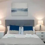 Gorgeous & Modern 2 Bedroom Apartment Sleeps Six In Earl\'S Court