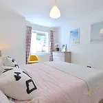 Central London 2 Bedrooms Apartment Sleep 6 Free Parking