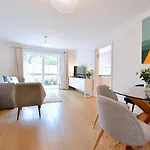 Central London 2 Bedrooms Apartment Sleep 6 Free Parking