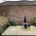 Spacious Apt With Garden In Central London