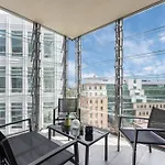 3Bed 3Bath Apt With 2Xbalconies In Central London