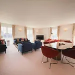 Charming 3 Bed Luxury Flat In Central London