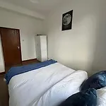 Center Vibes Apartment In London